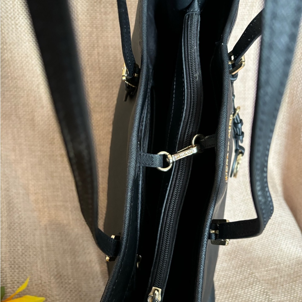 Large black Michael Kors tote bag with gold hardware EUC - Picture 8 of 9